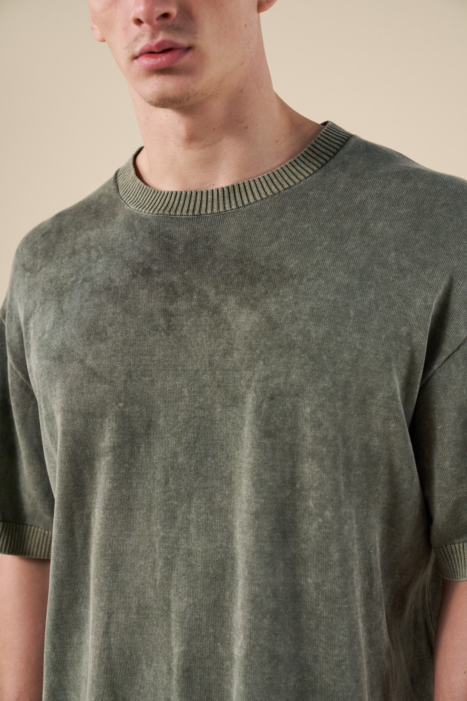 ACID WASH KNIT TEE - MOSS GREEN