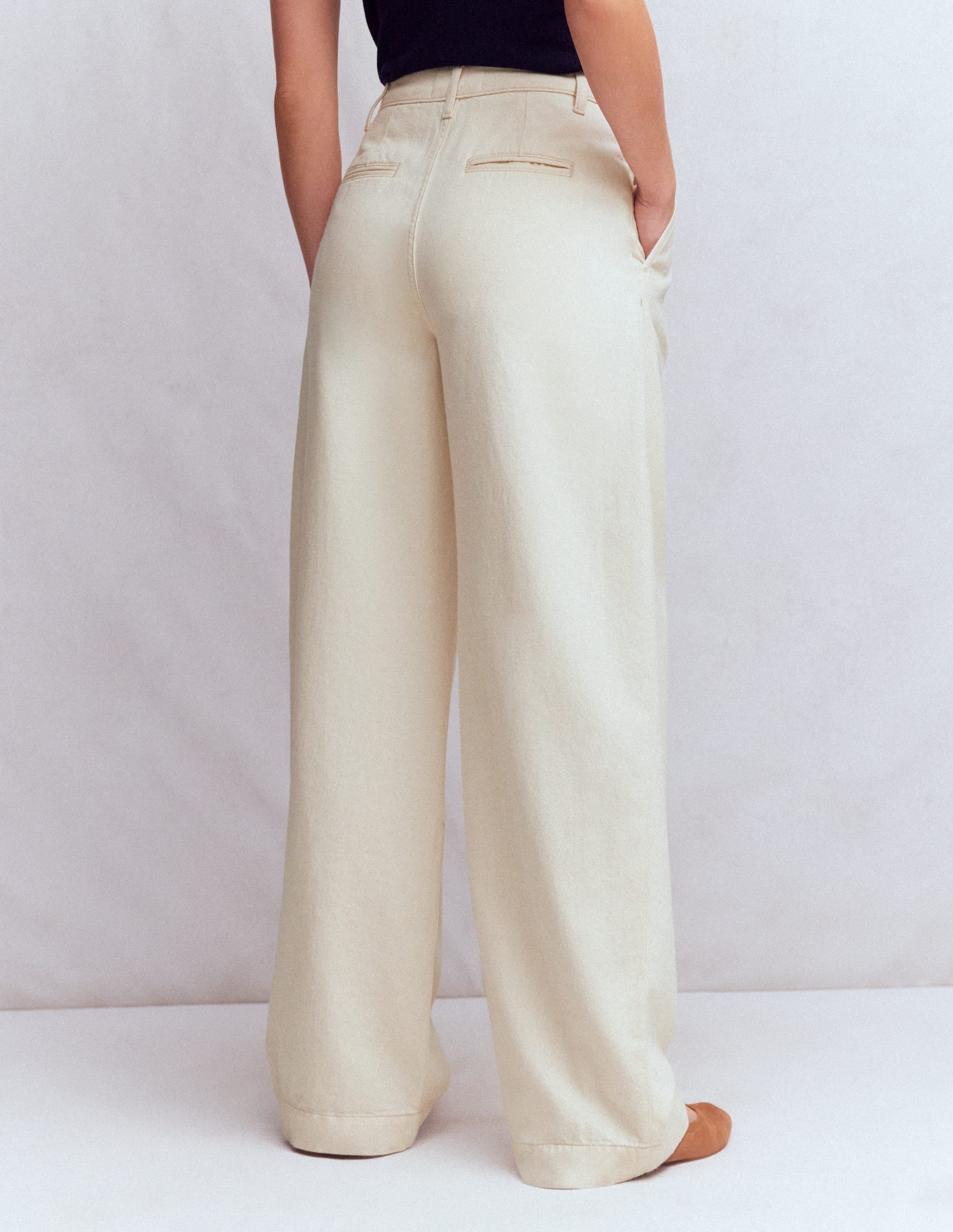 Pleated Wide Leg Jeans-Ecru