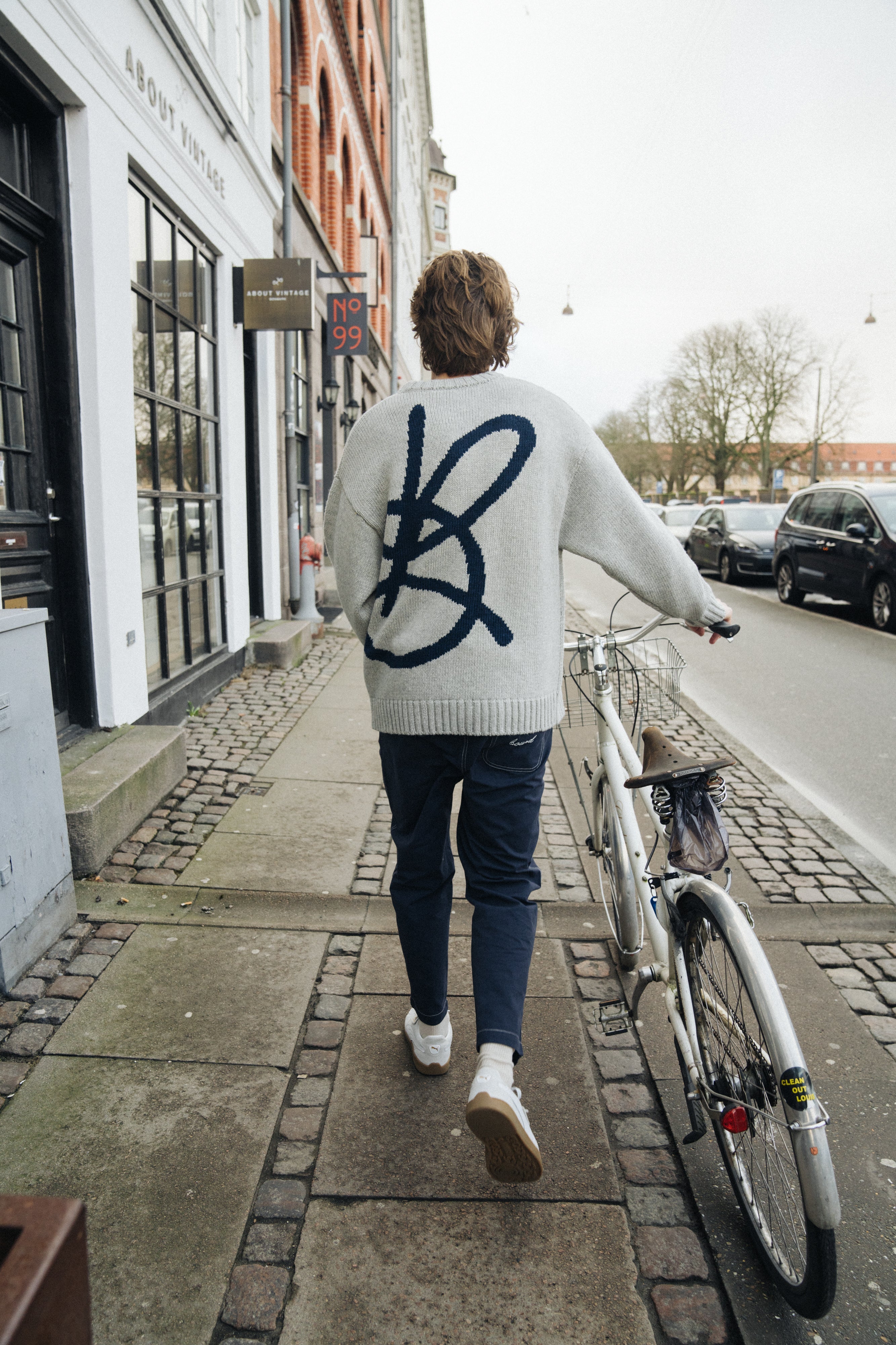 SIGNATURE INTARSIA KNIT SWEATER - GREY